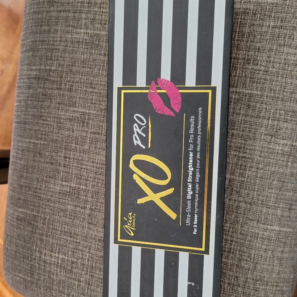 aria beauty xo pro straightener
